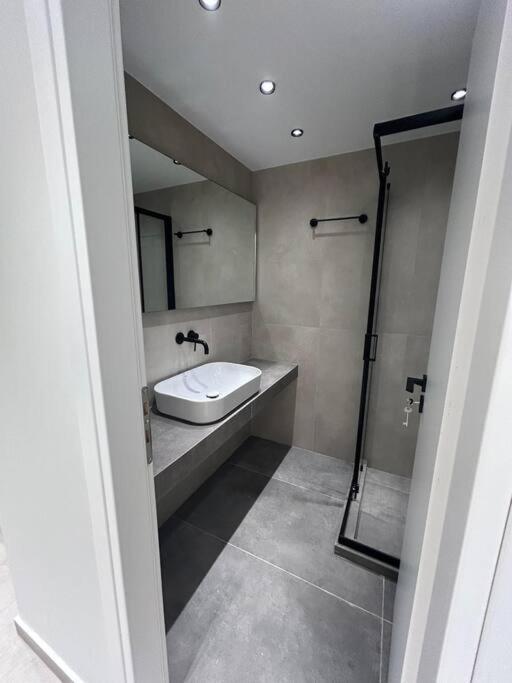 Bluemotion - Just Sleep 2 Apartment Пирея Екстериор снимка